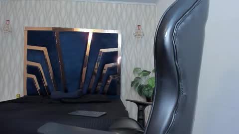 LIAM KLEIN online show from February 15, 8:27 pm