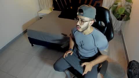 LIAM KLEIN online show from March 25, 11:16 am