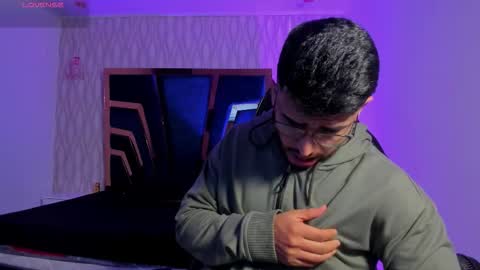 LIAM KLEIN online show from March 26, 11:16 am