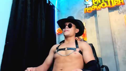 liam_knight online show from October 28, 1:31 am