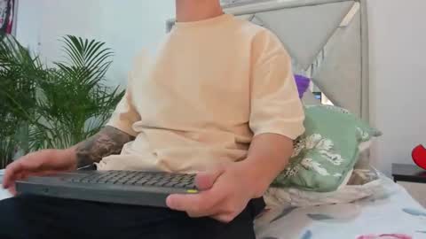 Call me Lian online show from March 25, 12:11 pm