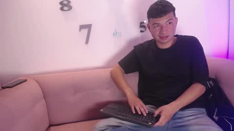 Liam  online show from February 6, 3:26 pm