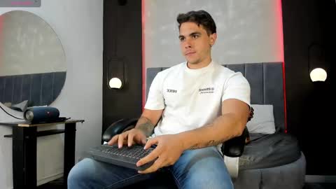 Liam online show from October 6, 8:50 pm