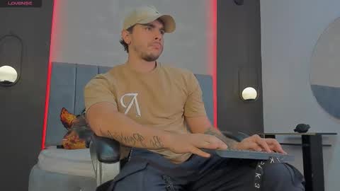 Snapshot of liam_walk chatting on March 10, 11:10 pm Liam online show from March 10, 11:10 pm