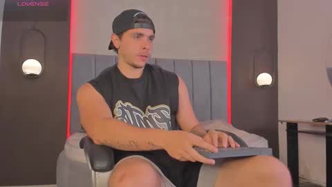 Snapshot of liam_walk chatting on March 18, 9:51 pm Liam online show from March 18, 9:51 pm