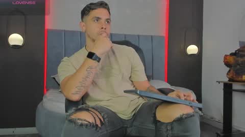 Snapshot of liam_walk chatting on March 30, 8:32 pm Liam online show from March 30, 8:32 pm
