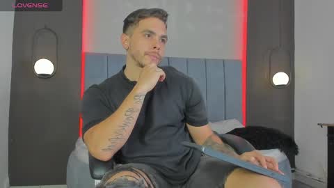 Snapshot of liam_walk chatting on April 7, 8:09 pm Liam online show from April 7, 8:09 pm
