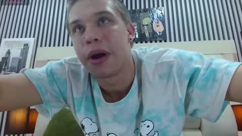 Snapshot of liam_york chatting on December 2, 4:40 am liam_york online show from December 2, 4:40 am