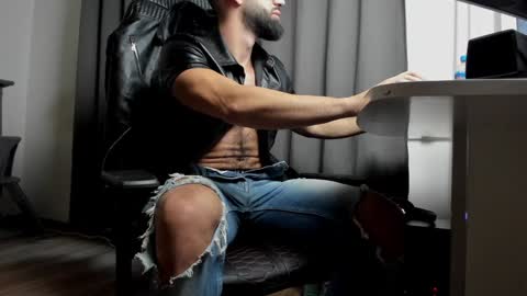 Liam online show from December 8, 6:54 am