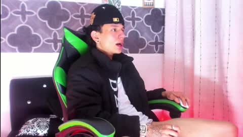 Snapshot of liamblaze chatting on December 3, 12:07 am liamblaze online show from December 3, 12:07 am