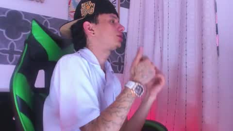 Snapshot of liamblaze chatting on December 4, 10:18 pm liamblaze online show from December 4, 10:18 pm