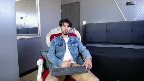 LiamLuxe online show from December 31, 4:04 pm