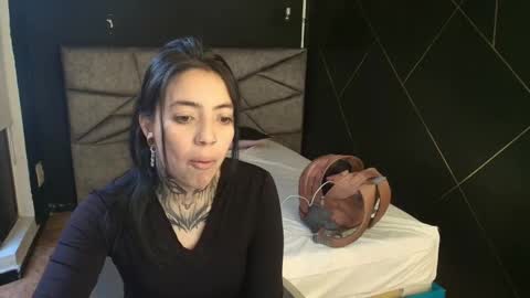 L I A M O N R O E online show from November 27, 12:18 pm