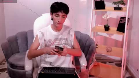 Snapshot of liampage_ chatting on October 22, 9:25 pm Liam Page online show from October 22, 9:25 pm
