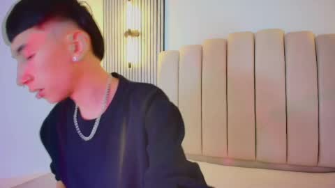 lian_cameron online show from May 2, 4:28 am