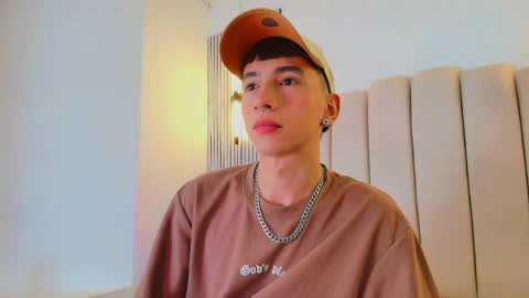 lian_cameron online show from May 8, 4:07 am