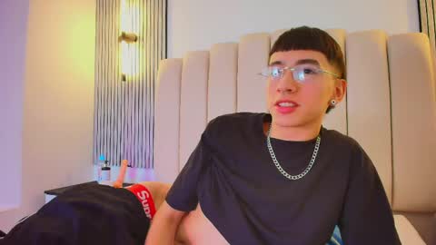 lian_cameron online show from May 9, 4:17 am