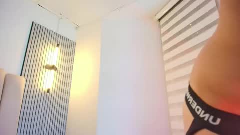 lian_cameron online show from May 27, 2:19 am
