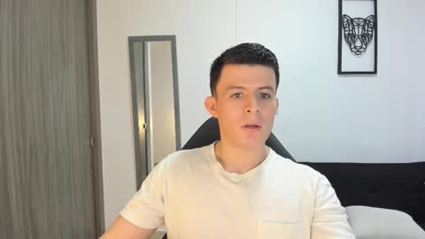 lian_eathan online show from October 18, 9:37 pm