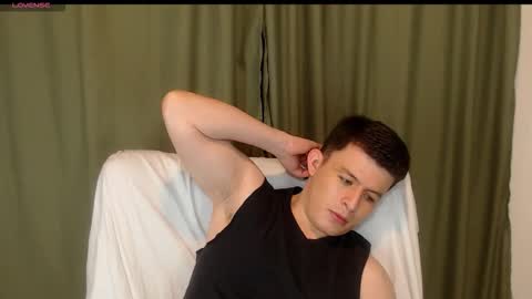 lian_eathan online show from November 12, 10:30 pm