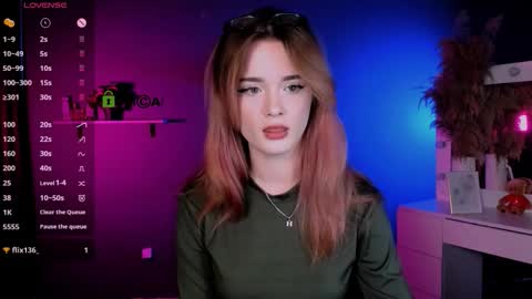 Snapshot of liana_kisses chatting on October 10, 7:35 pm Little Liana online show from October 10, 7:35 pm