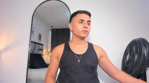 lianfox_ online show from May 31, 2:02 pm
