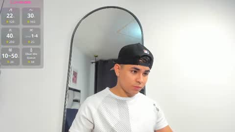 lianfox_ online show from June 12, 12:26 pm
