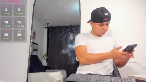lianfox_ online show from June 13, 12:25 pm
