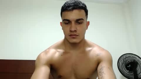 Snapshot of lianstonne chatting on March 7, 8:17 pm Liamstonne online show from March 7, 8:17 pm