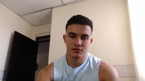 Snapshot of lianstonne chatting on March 13, 8:37 pm Liamstonne online show from March 13, 8:37 pm