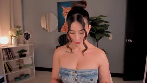 Lia online show from December 19, 2:24 pm