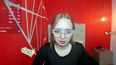 Lia Roberts online show from December 9, 12:08 pm