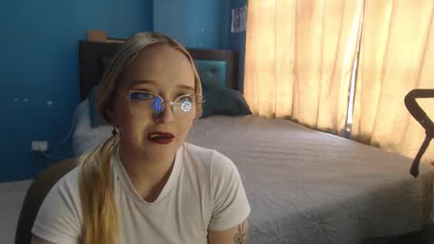 Lia Roberts online show from October 23, 12:26 pm