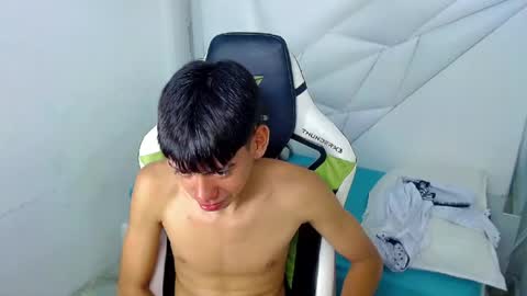 Snapshot of liarr_ chatting on April 16, 9:39 pm LIAR online show from April 16, 9:39 pm
