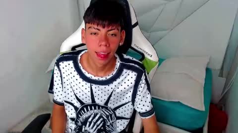 Snapshot of liarr_ chatting on April 17, 8:23 pm LIAR online show from April 17, 8:23 pm