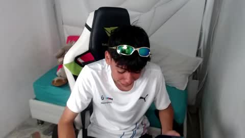 Snapshot of liarr_ chatting on April 21, 3:35 am LIAR online show from April 21, 3:35 am