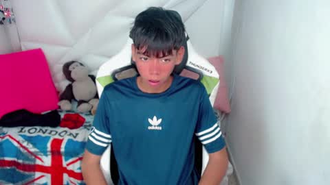 Snapshot of liarr_ chatting on May 1, 2:27 am LIAR online show from May 1, 2:27 am