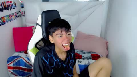 Snapshot of liarr_ chatting on May 2, 3:11 am LIAR online show from May 2, 3:11 am