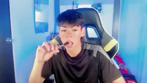 Snapshot of liarr_ chatting on May 15, 11:23 pm LIAR online show from May 15, 11:23 pm