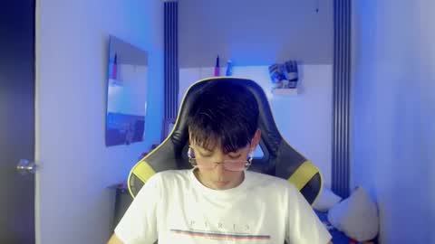 Snapshot of liarr_ chatting on May 17, 1:14 am LIAR online show from May 17, 1:14 am