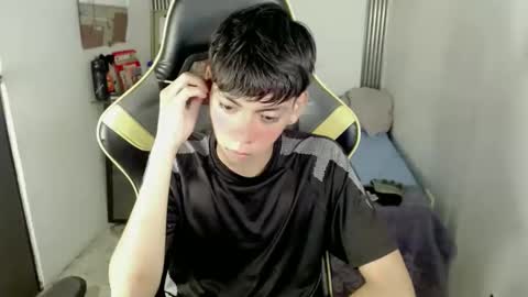 Snapshot of liarr_ chatting on June 11, 3:26 am LIAR online show from June 11, 3:26 am