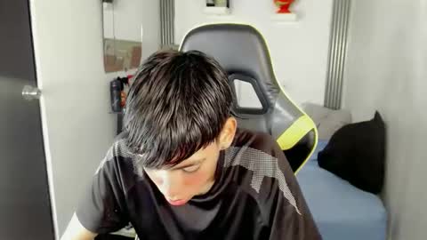 Snapshot of liarr_ chatting on June 11, 7:12 pm LIAR online show from June 11, 7:12 pm