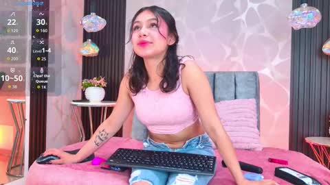 Snapshot of liateylor chatting on December 5, 7:10 pm Lia online show from December 5, 7:10 pm