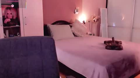 Snapshot of libby_nora chatting on September 22, 9:55 am Libby online show from September 22, 9:55 am