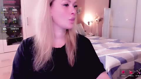 Snapshot of libby_nora chatting on September 28, 9:47 am Libby online show from September 28, 9:47 am