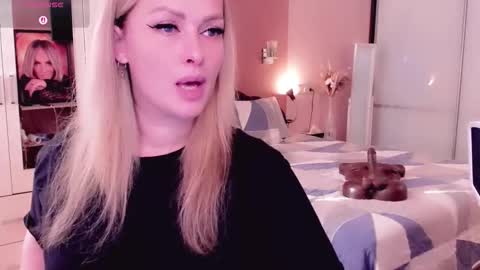 Snapshot of libby_nora chatting on September 29, 9:03 am Libby online show from September 29, 9:03 am