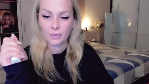 Snapshot of libby_nora chatting on October 22, 10:48 am Libby online show from October 22, 10:48 am