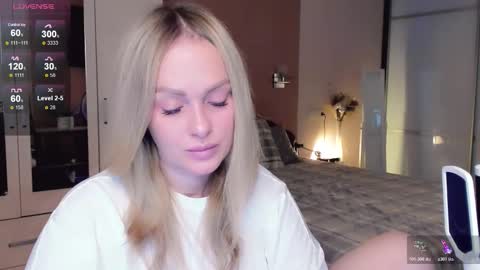 Snapshot of libby_nora chatting on November 12, 9:10 am Libby online show from November 12, 9:10 am