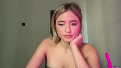 Snapshot of librelover chatting on October 17, 9:23 am librelover online show from October 17, 9:23 am