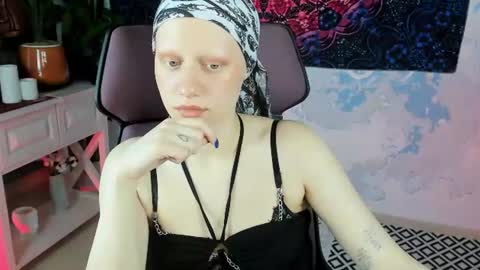 Hey My name is Lida online show from July 4, 9:04 am